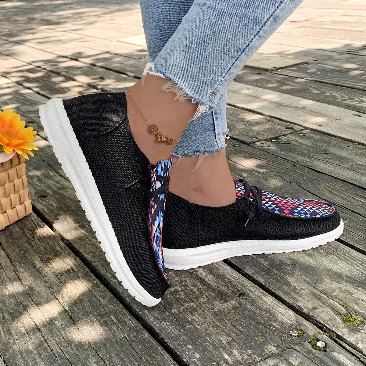 Women's canvas casual shoes